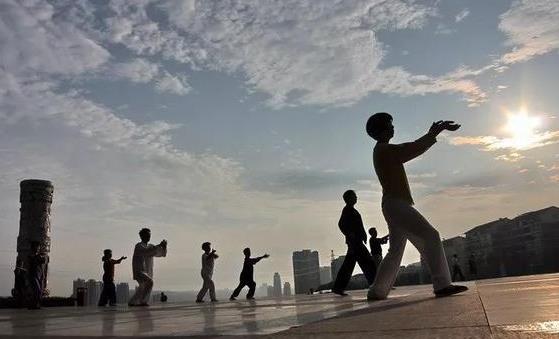 老人晨練方法 老年人晨練謹(jǐn)記6個注意事項(xiàng)