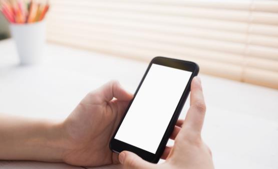 手機屏幕清潔去劃痕有妙招 日常怎么保護手機不易臟