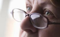 ?出現(xiàn)眼花就可配鏡不要拖延 戴老花鏡要謹記四個誤區(qū)