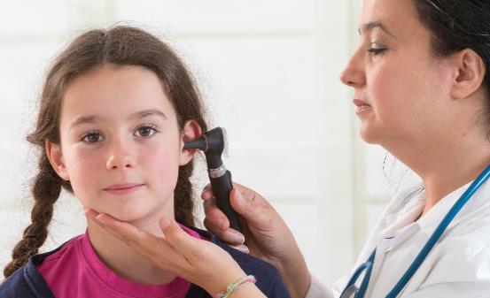 游泳時耳朵進水了別著急 推薦耳內進水后的六個處理方法