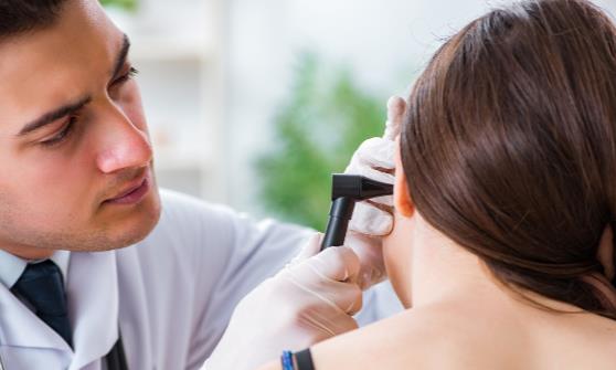 游泳時耳朵進水了別著急 推薦耳內進水后的六個處理方法