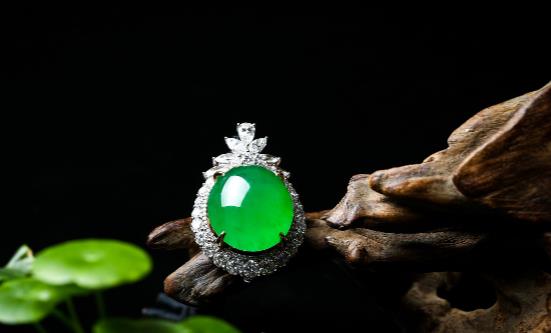 如何選擇和估價翡翠 翡翠的日常清洗與養護