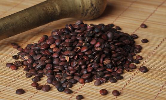 中藥用來(lái)熬湯改善睡眠 六款滋補(bǔ)養(yǎng)生的安神湯