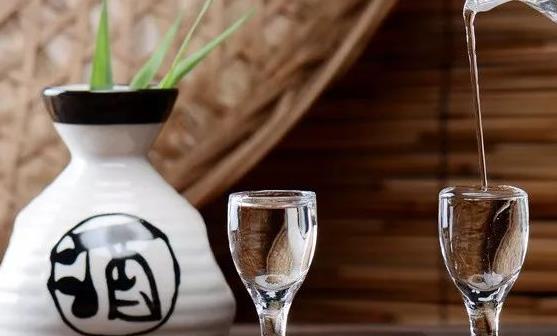 適量喝酒也能帶來益處 飲酒有助預防關節(jié)炎