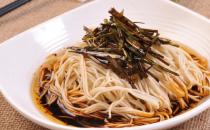 ?面食制作方法豐富多樣 蔥油拌面的家常做法