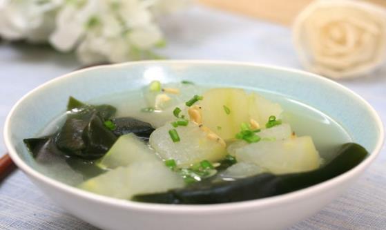 口腔潰瘍皮膚起小疙瘩 推薦四個有效的排毒食物