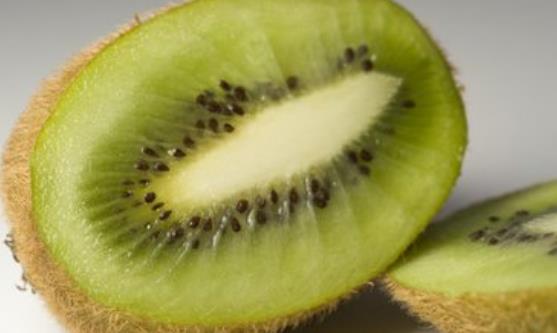 獼猴桃的美味吃法 獼猴桃去皮小竅門