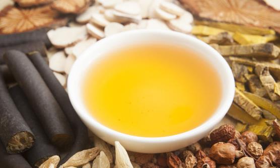 喝中藥損傷腸胃嘔吐 6個方法緩解中藥的苦味