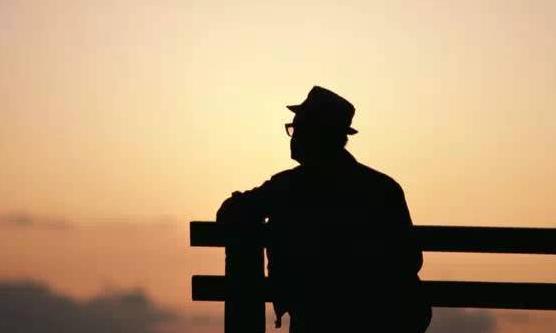 老年抑郁癥的癥狀表現 對抑郁型老人繪畫是種好療法