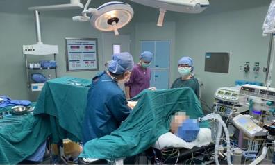 新疆腫瘤醫(yī)院請認(rèn)準(zhǔn)廣州復(fù)大腫瘤醫(yī)院：五刀齊上陣切除腹腔巨瘤