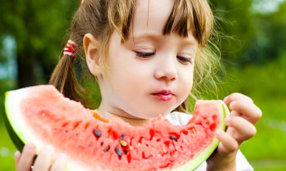 夏日吃西瓜的好處 夏季吃西瓜的禁忌人群