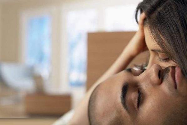 男人為什么在同房后汗流浹背?過夫妻生活時,堅持多久才算正常?