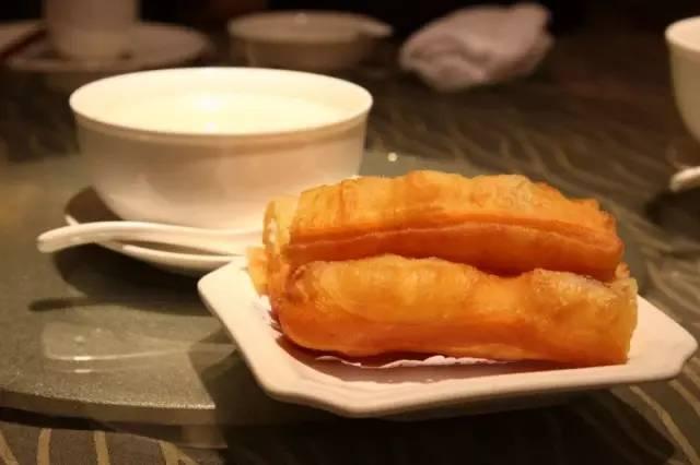 早餐哪些食物不建議吃,不吃早餐的危害:低血糖、胃炎、胃潰瘍