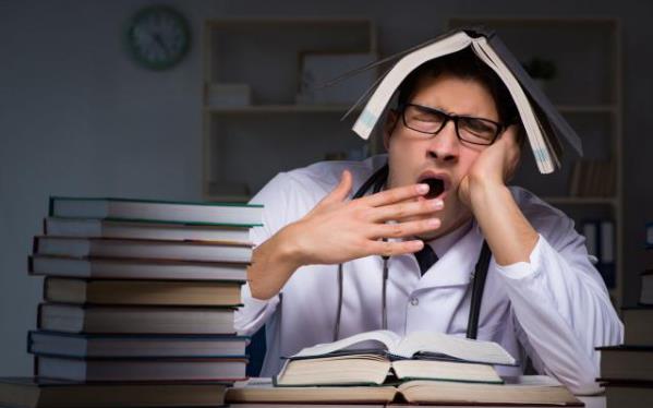 早起3不要，睡前4遠離，不要著急起床，要吃早餐，遠離熬夜