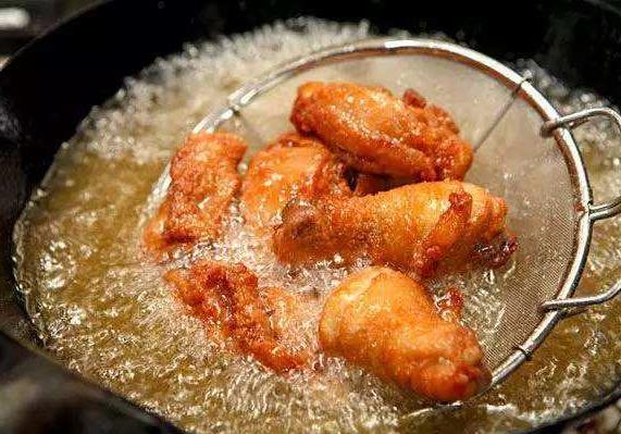 女人不想老太快,4類食物要少吃,3種美容抗衰老的食物可多吃