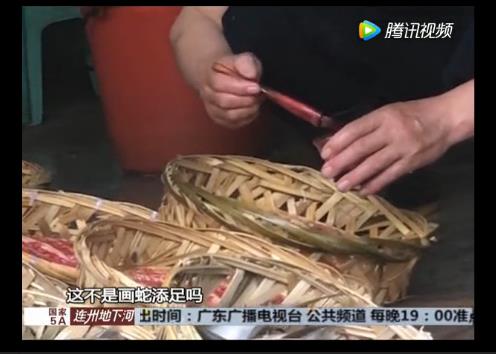 無良商販用色素給三蘇紅魚上色，用手輕輕一摸，手還會被染紅