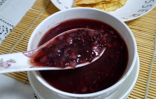 黑米粥有哪些功效與作用？黑米粥養胃嗎？怎么做養腎