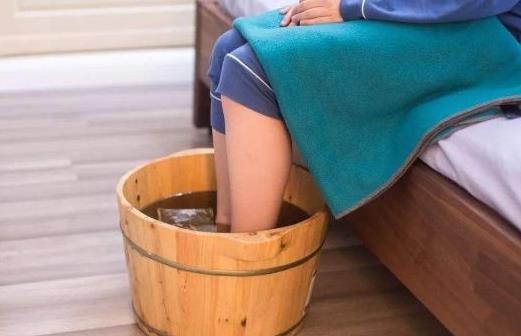 三伏天泡腳出汗多好嗎 三伏天泡腳可以開空調嗎