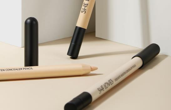 ?遮瑕筆和粉餅?zāi)膫€(gè)應(yīng)該先用 遮瑕筆怎么遮黑眼圈