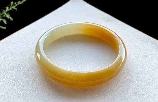 黃龍玉戴久了會有什么變化 黃龍玉如何保養