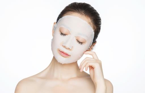 補水面膜用完后要洗臉嗎 面膜敷完以后多久洗臉