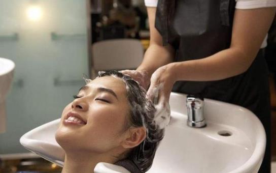 洗頭不用洗發水可以嗎 勤洗頭發長得快還是不洗頭發長得快
