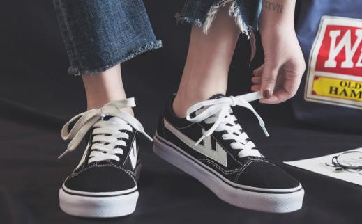 新鞋子的甲醛味怎么處理 新鞋子后跟磨腳有什么小妙招