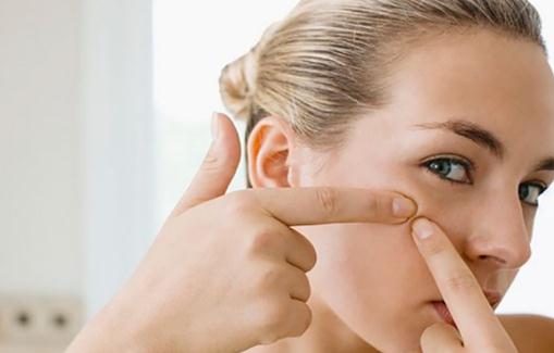 用蘆薈膠長痘痘怎么回事 鮮蘆薈怎么用來美容