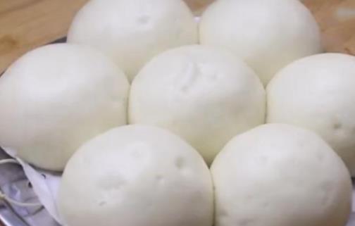 饅頭怎么看蒸沒蒸熟 饅頭怎么蒸才白而且光滑