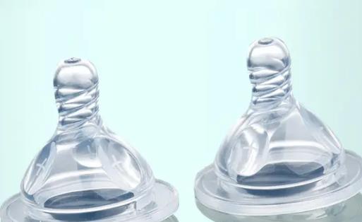 新生兒用s號(hào)還是ss號(hào)奶嘴 奶嘴用到幾歲合適