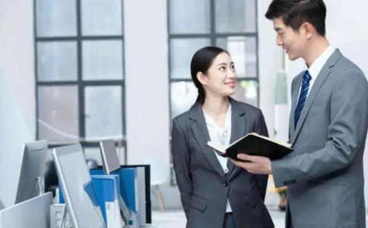 下班被領導請吃飯要去嗎 和領導吃完飯要不要問他有沒有到家